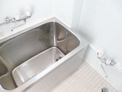 Bath. Reheating ・ It is well-equipped bathroom with hot water supply equipment