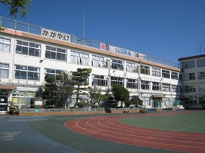Primary school. Distance not applied in 10 minutes 543m children's feet to the North Ward Takinogawa first elementary school. 
