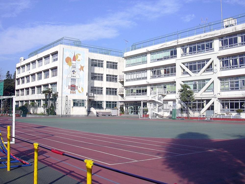 Primary school. 691m to the North Ward Elementary School Takinogawa