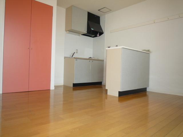 Kitchen. Movable counter (Storage room) with a Gasukitchin