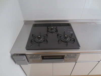 Kitchen. With 3-neck grill stove