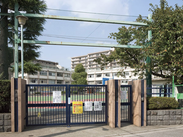 Surrounding environment. Municipal fourth Iwabuchi elementary school (about 150m / A 2-minute walk)