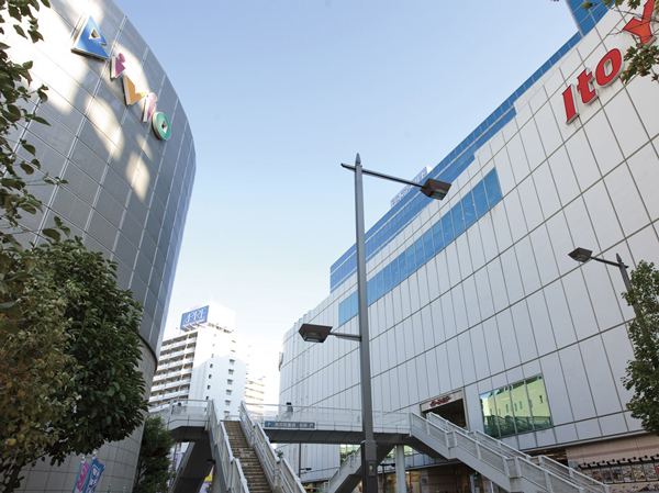 Surrounding environment. In the living area a large-scale shopping zone that spread around JR "Akabane" station east exit, Convenient and fun daily life is achieved. Commute ・ Available at the time of school, Ekinaka also convenient! (Ito-Yokado Akabane store / About 960m ・ A 12-minute walk)