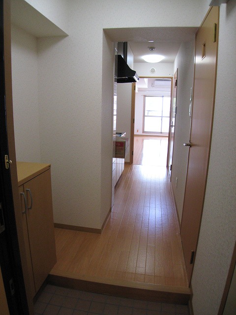 Entrance. There is space definitive housed in the entrance ☆