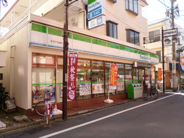 Convenience store. 500m to Family Mart (convenience store)