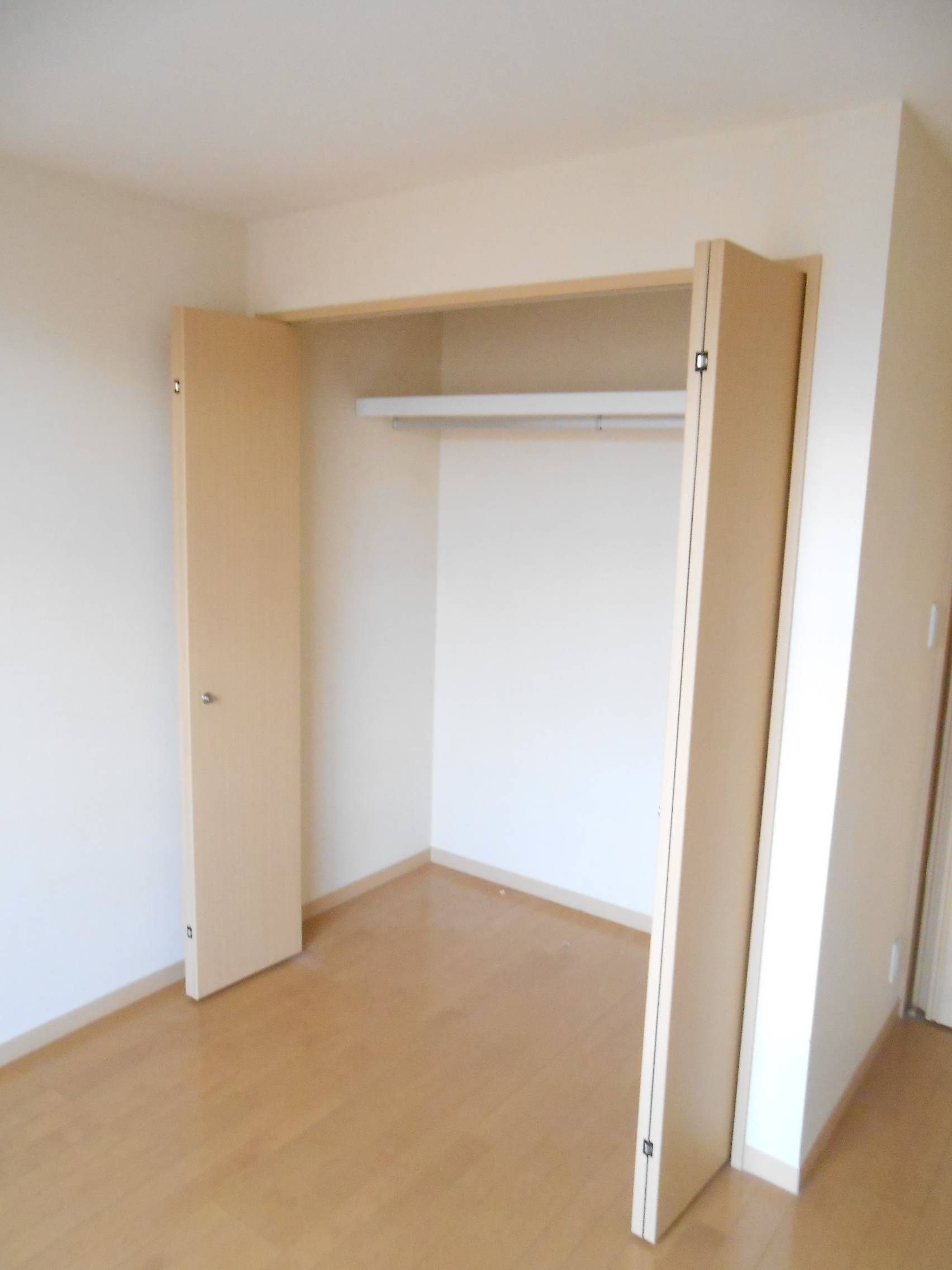 Receipt. Spacious closet! !