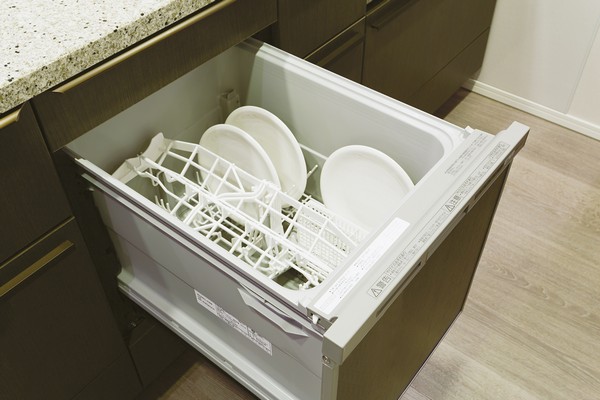  [Dish washing and drying machine] Support an after-dinner cleanup, Water-saving effect can be expected, "dish washing and drying machine.". The minute the time of housework is shortened, It is likely to increase in moments of family hearthstone.
