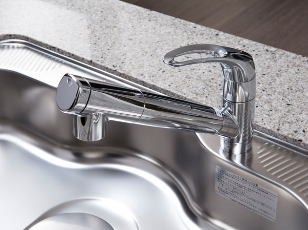 Kitchen.  [Water purifier integrated mixing faucet] Water purification ・ Raw water of switching and Straight ・ Excellent switching of the shower to operability, such as can be at the touch of a button, Water purifier has established an integrated mixing faucet anytime tasty water is drinkable.