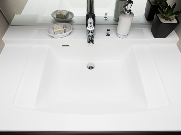Bathing-wash room.  [Clean bowl] Your easy-care bowl-integrated counter was devising the shape of the bowl and the counter.