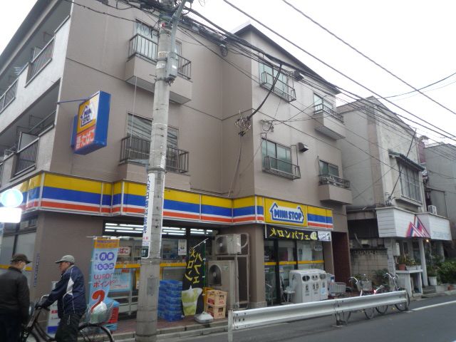 Convenience store. 70m to MINISTOP (convenience store)