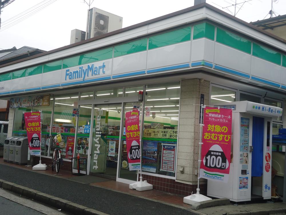 Convenience store. 50m to FamilyMart