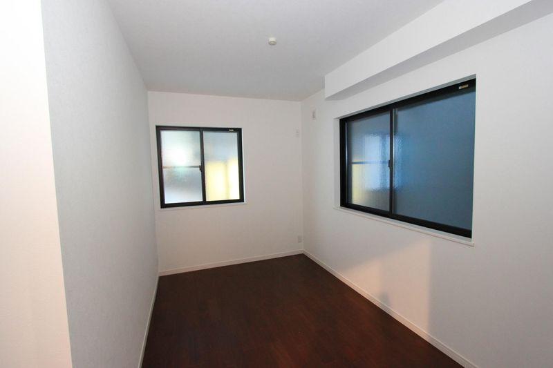 Non-living room. Service Room 5.7 Pledge