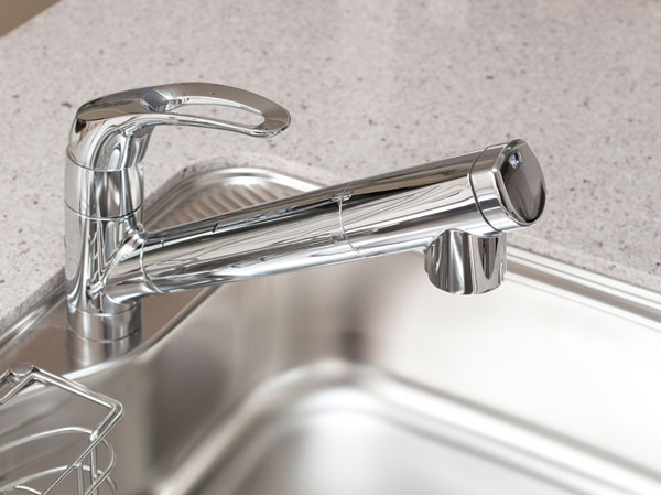 Kitchen.  [Water purifier integrated mixing faucet] Operation with excellent water purifier integrated mixing faucet.