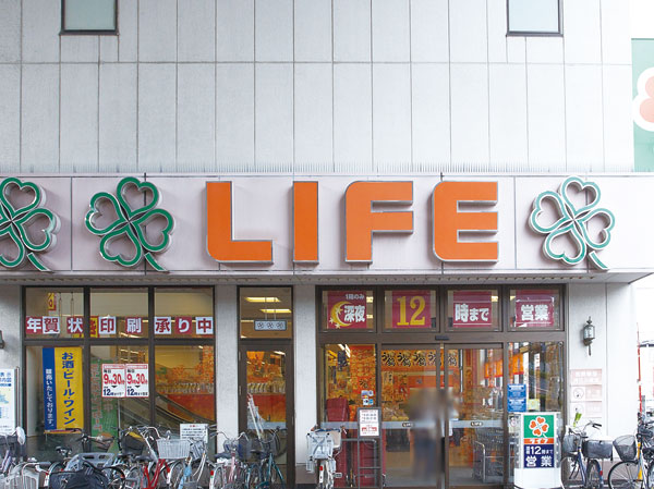 Surrounding environment. Life North Akabane store (220m ・ A 3-minute walk)