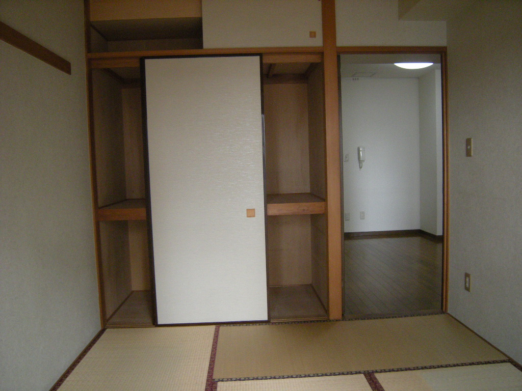 Other room space. Closet of between 1 in Japanese-style room 6 tatami