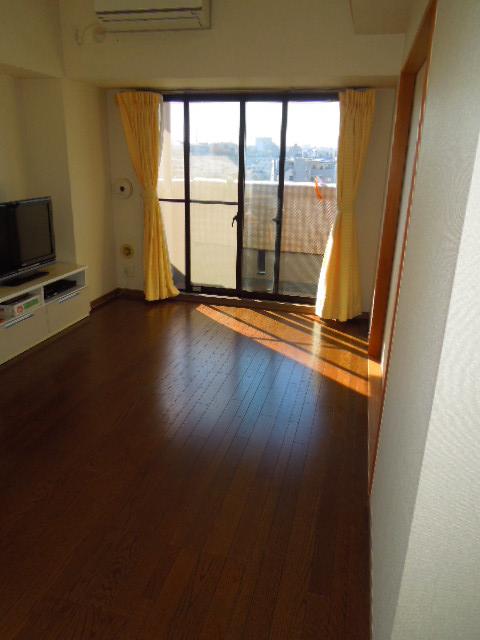 Living. Living-dining (12 May 2013) Shooting