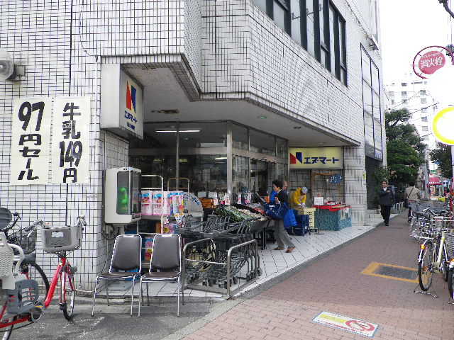 Supermarket. Enumato 447m until the new Mikawa Shimaten (super)