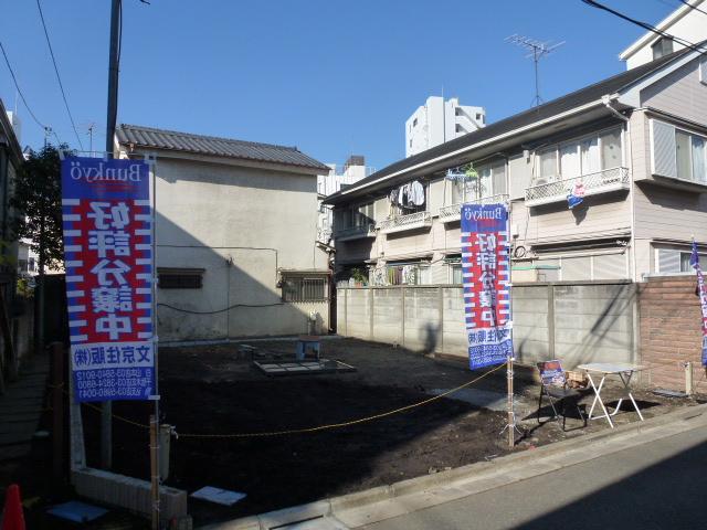 Local photos, including front road. Local (12 May 2013) Shooting