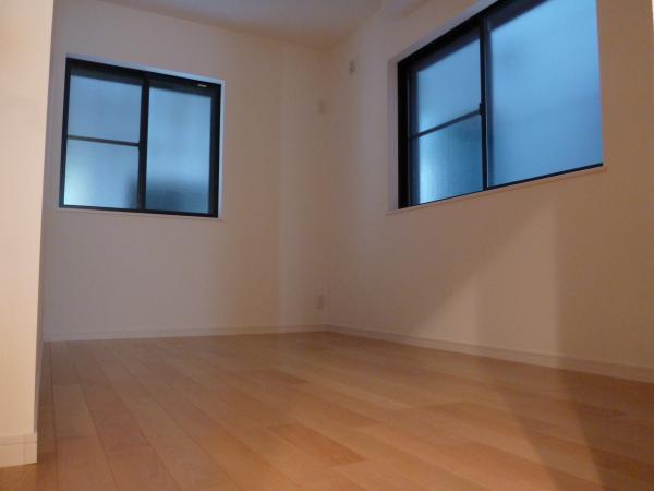 Receipt. Walk-in closet