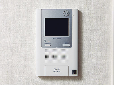 Security.  [Intercom with color monitor] Installing the intercom with color monitor that can check the visitor in the entrance and entrance. Operation with no hands-free type of handset is also easy. (Same specifications)