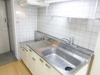 Kitchen. Two-burner gas stove is installed Friendly Kitchen ☆