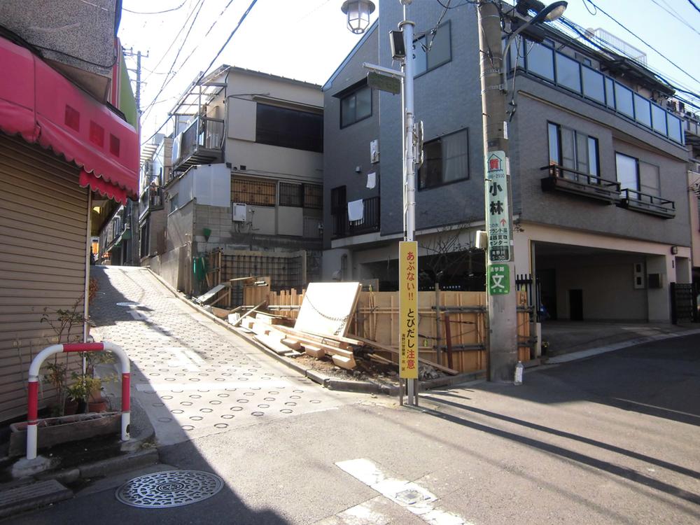 Local appearance photo.  [Shooting from northeast 2013.12] Walk from Itabashi Station 6 minutes