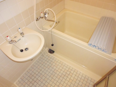 Bath. It is a 2-point unit bus ☆