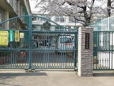 Primary school. Until the municipal Arakawa elementary school 210m walk about 3 minutes