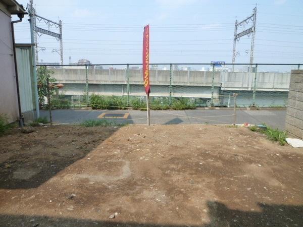 Local photos, including front road. Local (August 2013) Shooting