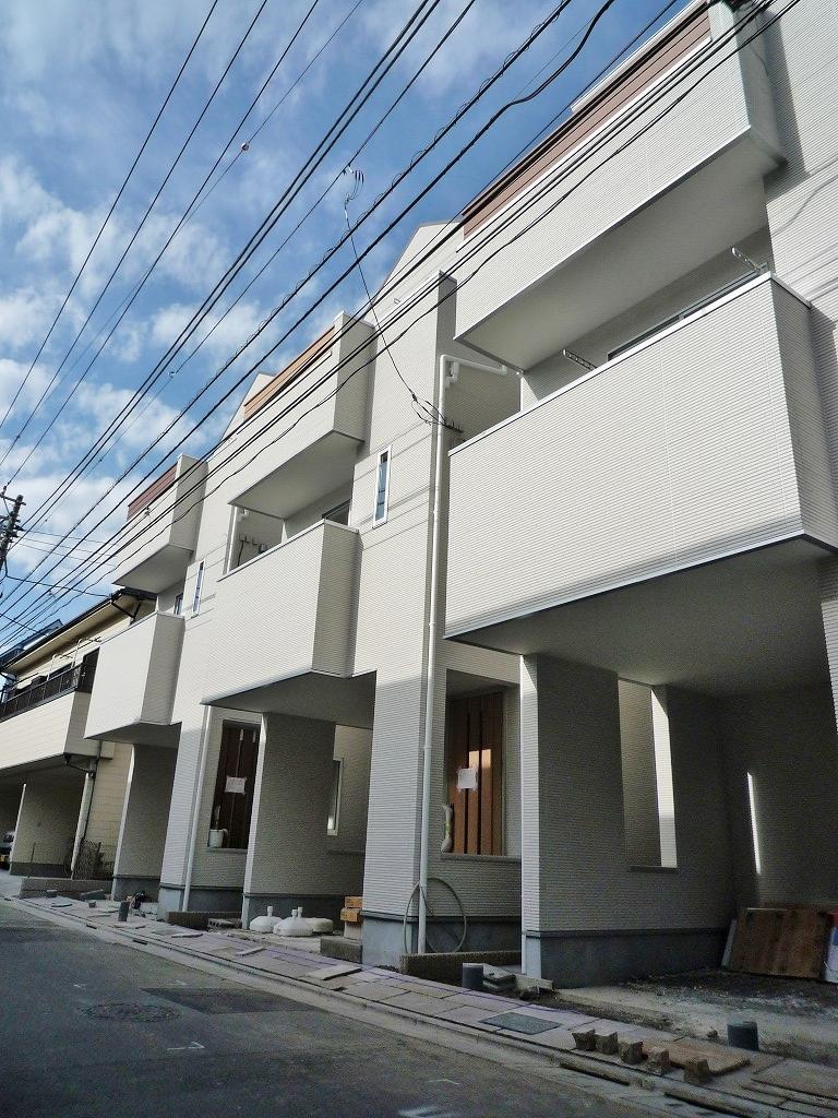 Local appearance photo. Local (12 May 2013) Shooting