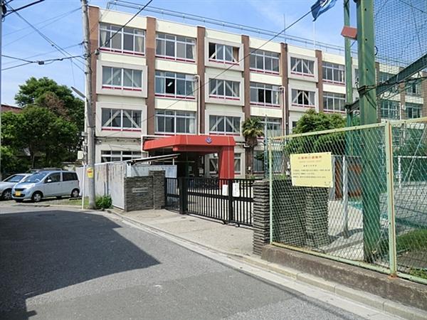 Junior high school. Takinogawa 331m until the autumn leaves junior high school