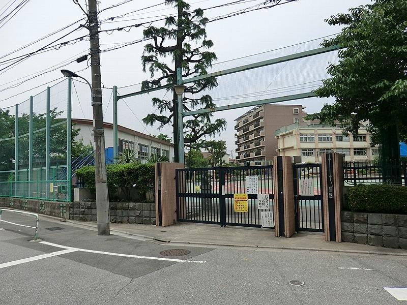Primary school. Fourth Iwabuchi to elementary school 588m