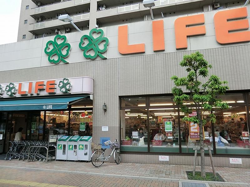 Supermarket. 617m to Life Act peer North Akabane store