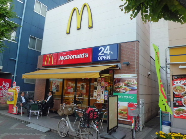 restaurant. 300m to McDonald's (restaurant)