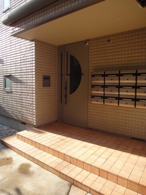 Entrance. Shared entrance, Auto-lock support is with a monitor of the peace of mind!