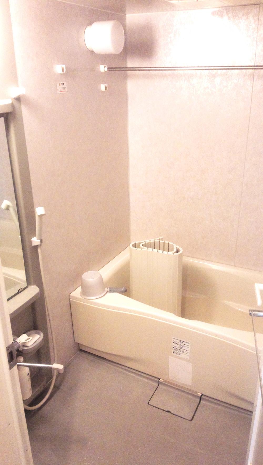 Bathroom. Unit bus (September 2013) Shooting