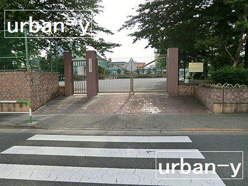 Junior high school. 892m to the North Ward Horifune Junior High School