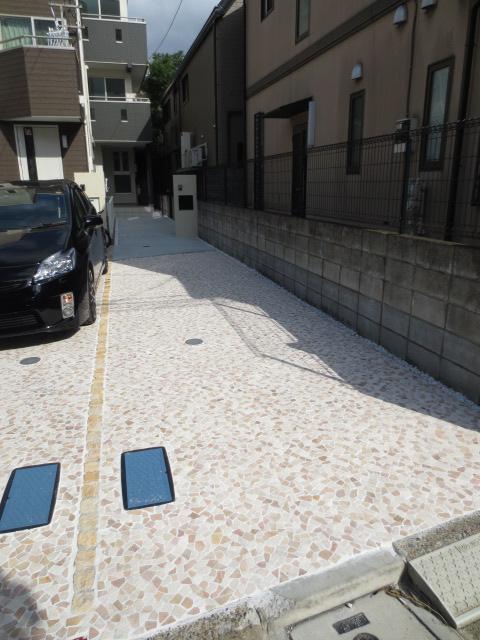Other.  ■ Parking space ・ It is perfect for your car for those who want to have 2 kitchen (you may not be able to park two according to the model) ■