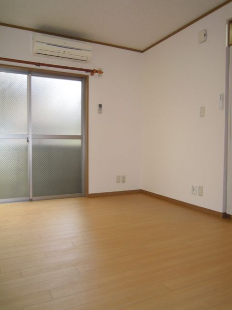 Living and room. It is the flooring of Pikkapika