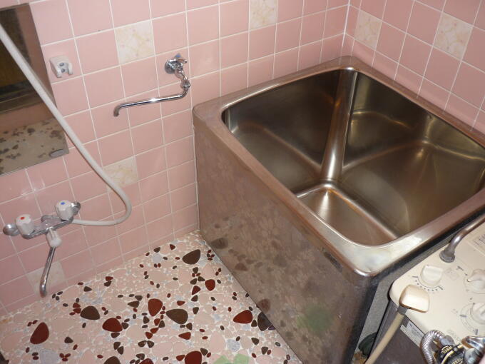 Bath. Balance kettle (Tsui焚 possible)
