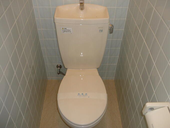 Toilet. Popular bus ・ Restroom