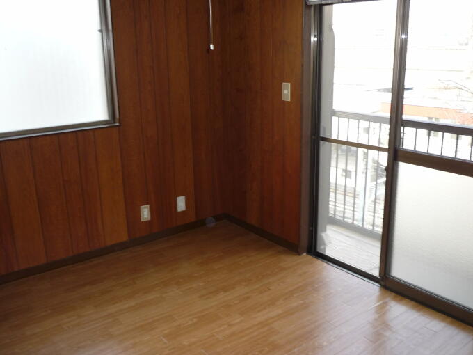 Living and room. Western-style 6 Pledge