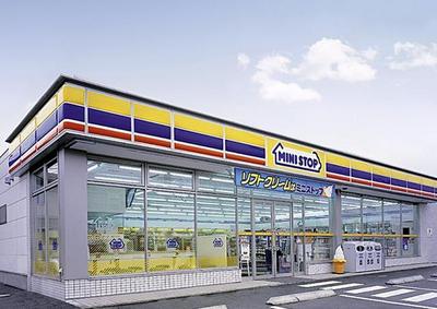 Convenience store. MINISTOP up (convenience store) 354m