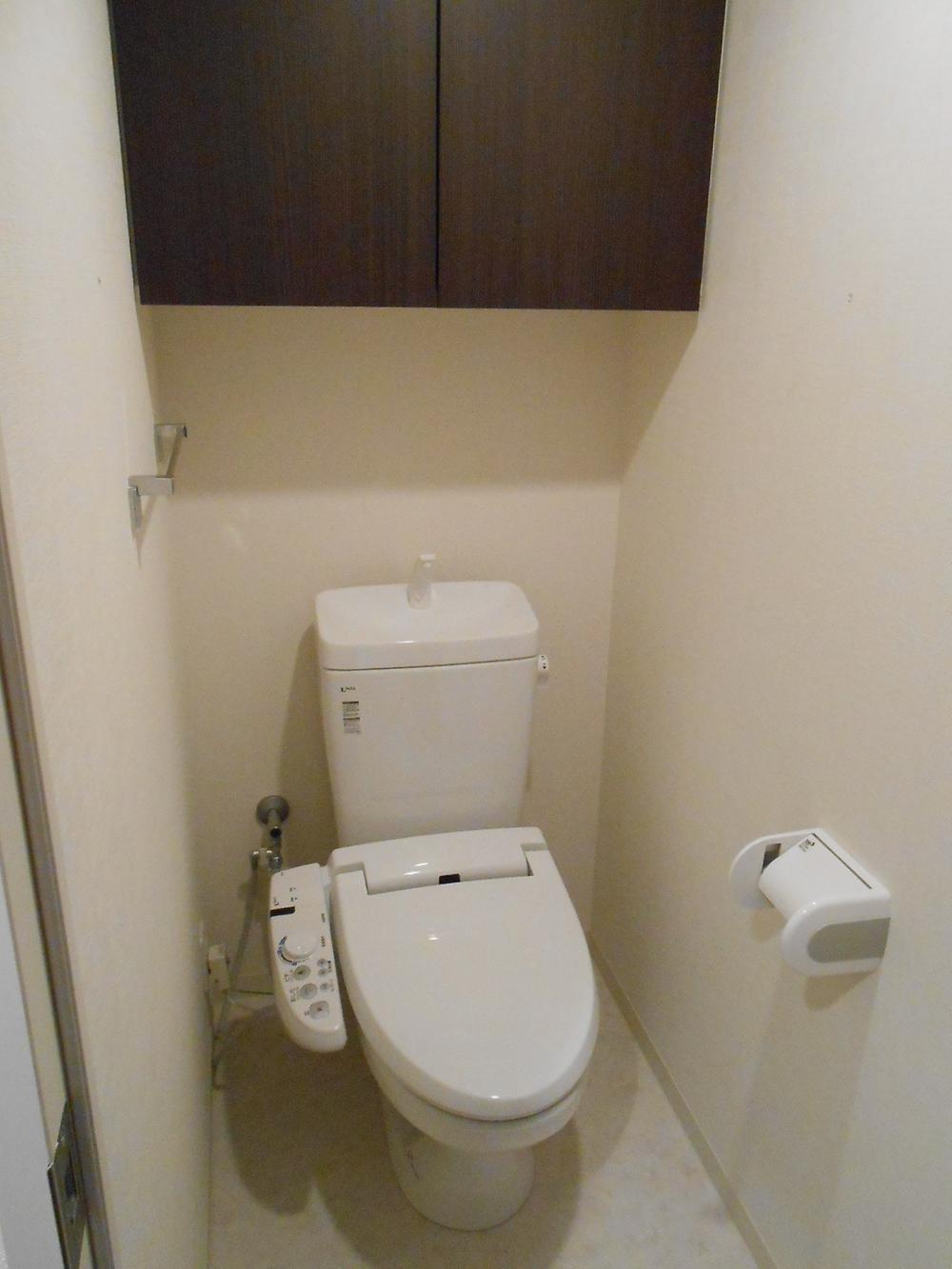 Toilet. Indoor (11 May 2013) Shooting