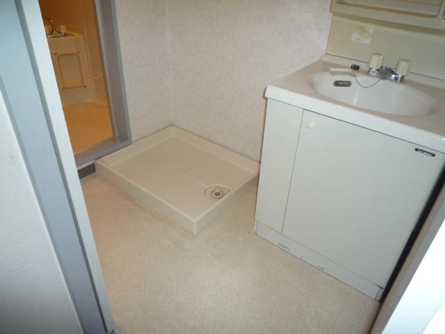 Washroom. Independent wash basin ・ Laundry Area ・ Dressing room