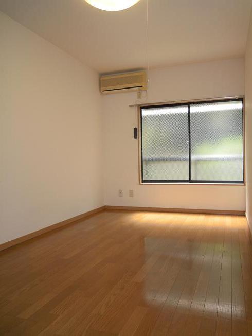 Living and room. Bright room that sun plug
