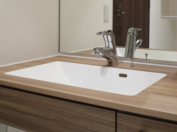 Bathing-wash room.  [Basin counter] Stylish is a counter top that combines a square bowl in a beautiful finish seamless by integral molding.