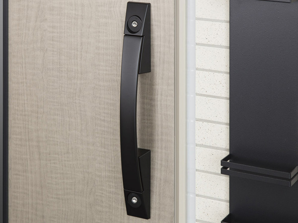 Security.  [Double lock the front door] Entrance door, Adopt a double-lock system with two of the keyhole. And demonstrate a high level of security function. (Same specifications)