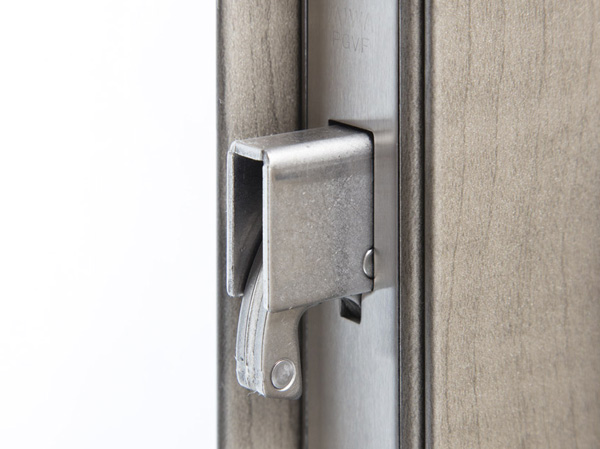 Security.  [Sickle dead lock] By sickle with a dead bolt, Making it difficult to pry open the front door due to bar. (Same specifications)
