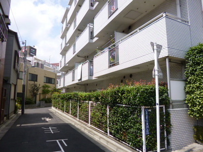 Building appearance. Mansion Nestled in Ojihon cho